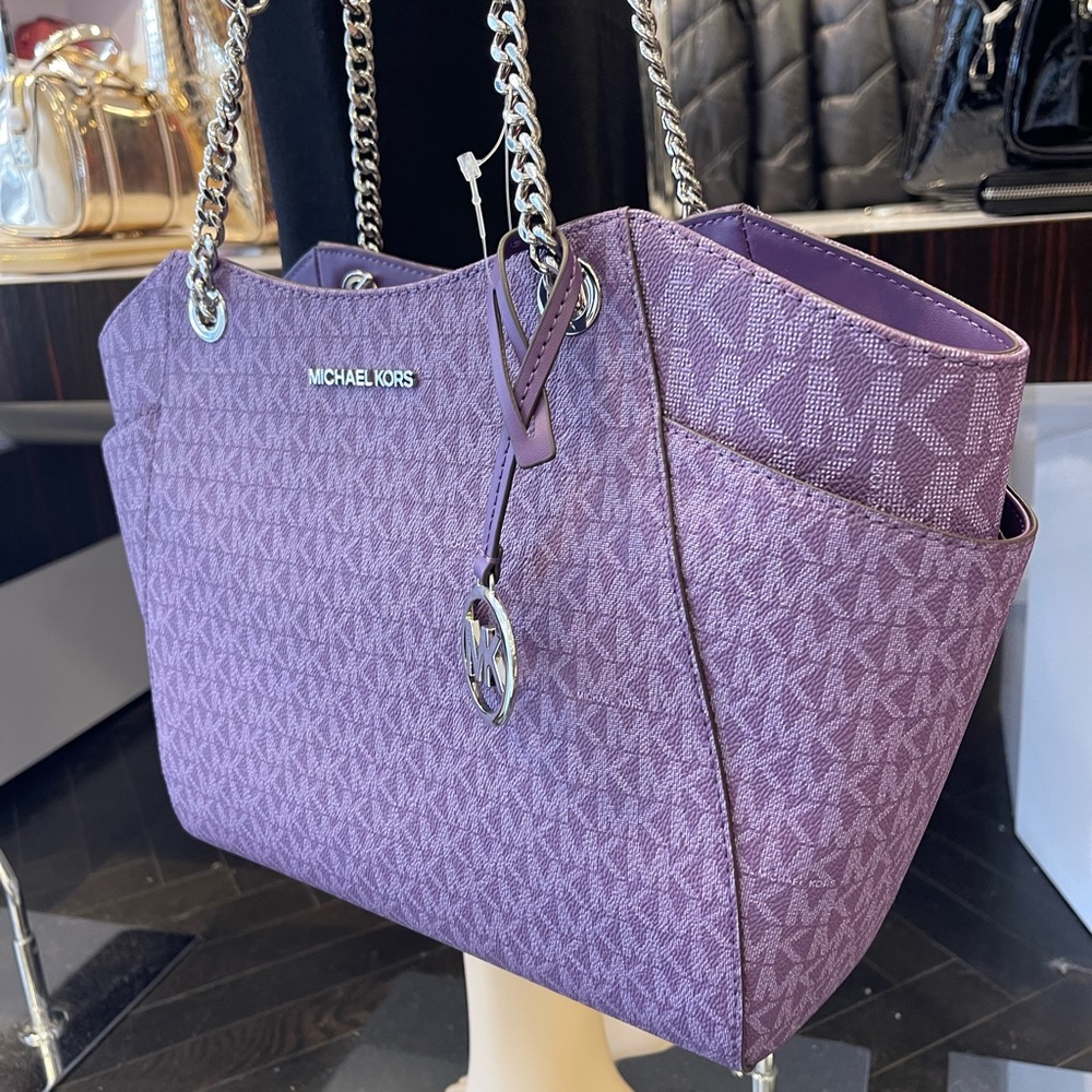 MICHAEL KORS
Jet Set Travel Lg Signature Chain Shoulder Tote
Dark Purple
NWT - Picture 14 of 16